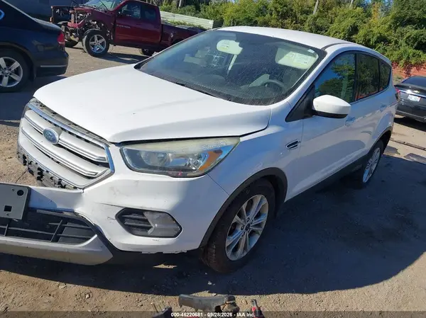 1FMCU9G98HUC96900 — 2017 Ford Escape, фото 2 с аукциона IAAI, Передняя часть