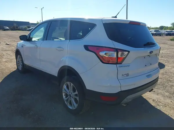 1FMCU9G98HUC96900 — 2017 Ford Escape, фото 3 с аукциона IAAI, Передняя часть