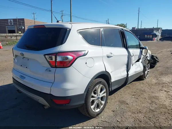 1FMCU9G98HUC96900 — 2017 Ford Escape, фото 4 с аукциона IAAI, Передняя часть