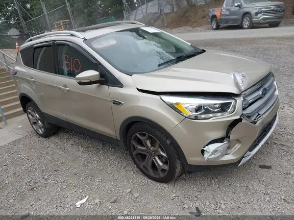 1FMCU9J92HUB25911 — 2017 Ford Escape, Передняя часть (Front End), фото до ремонта