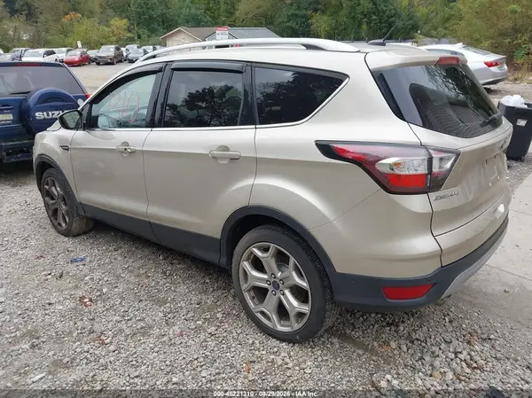1FMCU9J92HUB25911 — 2017 Ford Escape, фото 3 с аукциона IAAI, Передняя часть