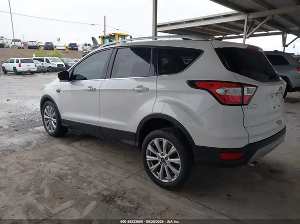 1FMCU9J96HUD60442 — 2017 Ford Escape, фото 3 с аукциона IAAI, Механические повреждения