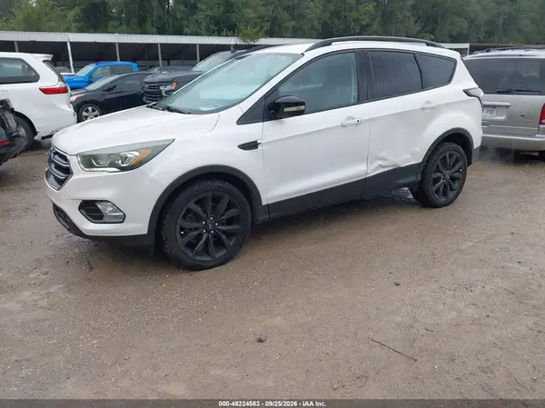 1FMCU9JD0HUC23100 — 2017 Ford Escape, фото 2 с аукциона IAAI 14.10.2026, Естественный износ