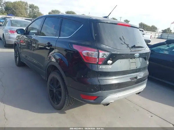 1FMCU0GD0HUC65446 — 2017 Ford Escape, фото 3 с аукциона IAAI 06.10.2026, Естественный износ