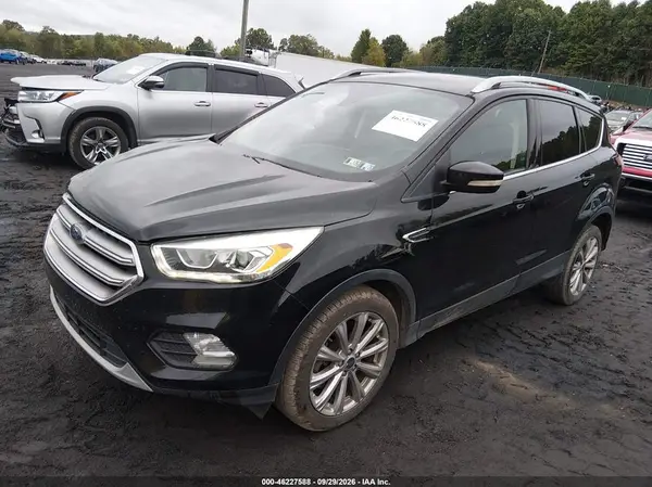 1FMCU9JD0HUC46246 — 2017 Ford Escape, фото 2 с аукциона IAAI, Передняя часть справа