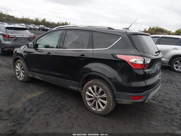 1FMCU9JD0HUC46246 — 2017 Ford Escape, фото 3 с аукциона IAAI, Передняя часть справа