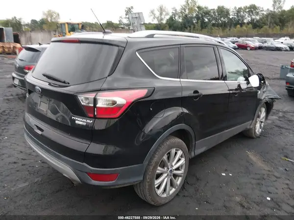 1FMCU9JD0HUC46246 — 2017 Ford Escape, фото 4 с аукциона IAAI, Передняя часть справа