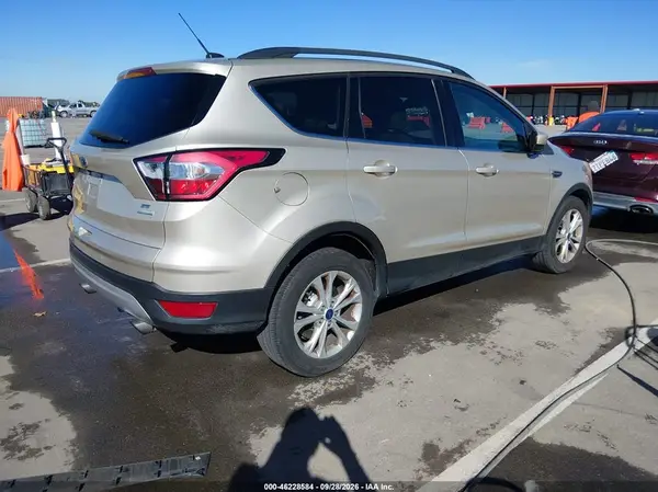 1FMCU0GD7HUC64262 — 2017 Ford Escape, фото 4 с аукциона IAAI, Левый бок