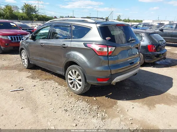 1FMCU0JD6HUE32725 — 2017 Ford Escape, фото 3 с аукциона IAAI, Передняя часть