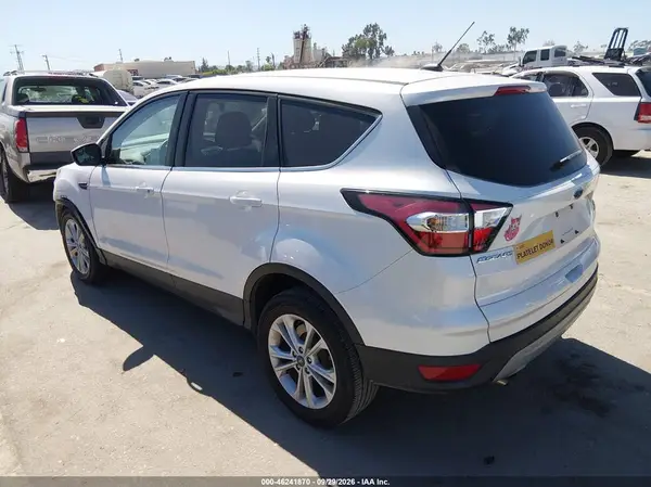1FMCU0GDXHUE96788 — 2017 Ford Escape, фото 3 с аукциона IAAI, Передняя часть