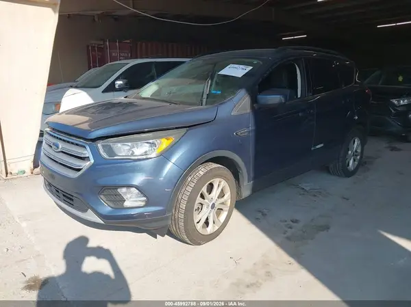 1FMCU9GD0JUB35757 — 2018 Ford Escape, фото 2 с аукциона IAAI 13.10.2026, Передняя часть справа