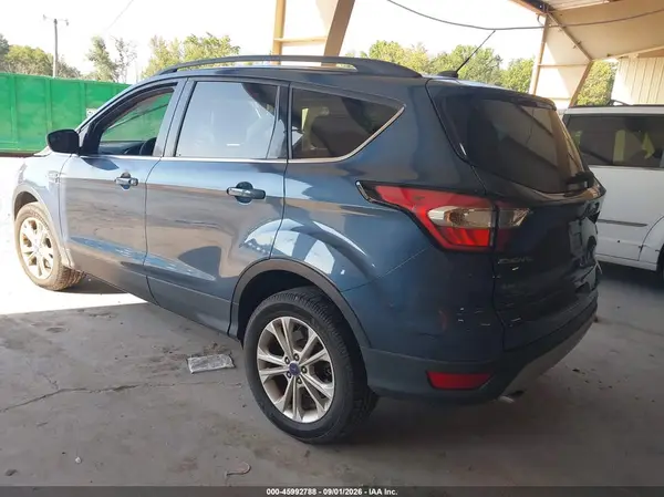 1FMCU9GD0JUB35757 — 2018 Ford Escape, фото 3 с аукциона IAAI 13.10.2026, Передняя часть справа