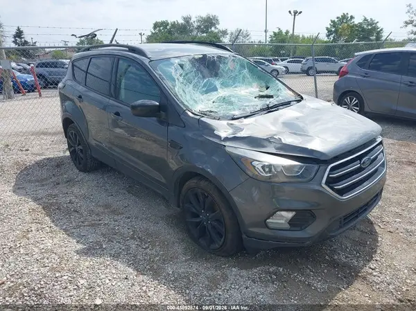 1FMCU0GDXJUD57699 — 2018 Ford Escape, Биологическая или химическая опасность (Biohazard), фото до ремонта