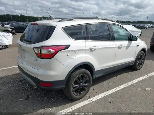 1FMCU9HDXJUD40386 — 2018 Ford Escape, фото 4 с аукциона IAAI, Подтопление