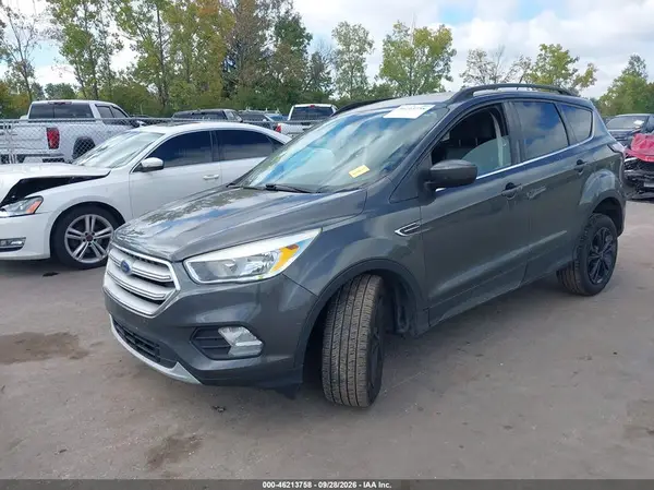 1FMCU0GD3JUA50990 — 2018 Ford Escape, фото 2 с аукциона IAAI, Передняя часть справа