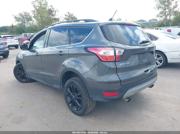 1FMCU0GD3JUA50990 — 2018 Ford Escape, фото 3 с аукциона IAAI, Передняя часть справа