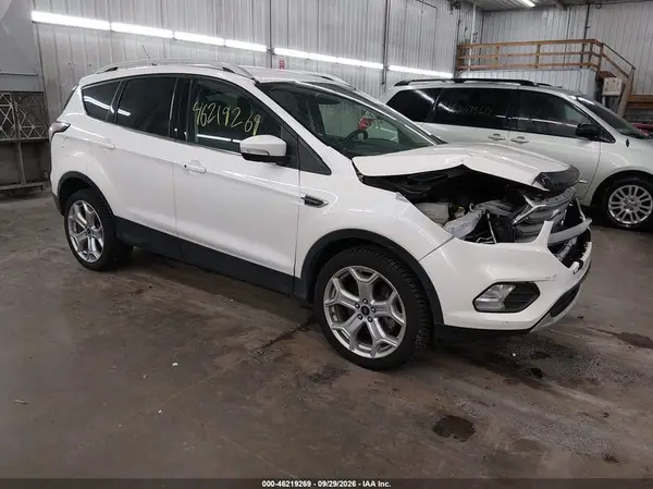 1FMCU9J95JUD61748 — 2018 Ford Escape, Передняя часть (Front End), фото до ремонта