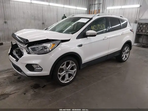 1FMCU9J95JUD61748 — 2018 Ford Escape, фото 2 с аукциона IAAI, Передняя часть