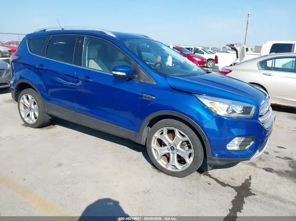 1FMCU9J94JUD34606 — 2018 Ford Escape, Передняя часть справа (Right Front), фото до ремонта