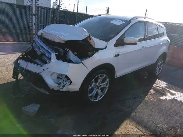 1FMCU9J98JUB80062 — 2018 Ford Escape, фото 2 с аукциона IAAI, Передняя часть