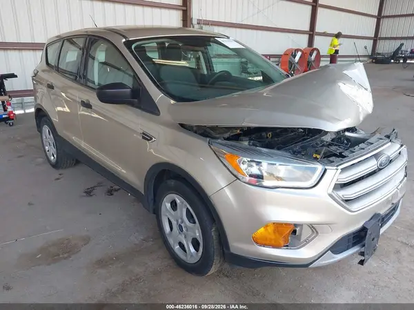 1FMCU0F78JUB14758 — 2018 Ford Escape, Передняя часть (Front End), фото до ремонта
