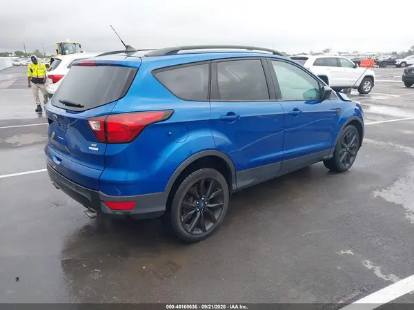 1FMCU0GDXKUB01936 — 2019 Ford Escape, фото 4 с аукциона IAAI, Передняя часть слева