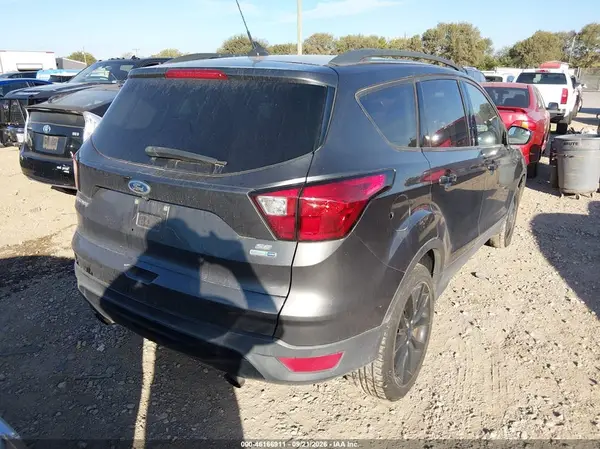 1FMCU9GD0KUA06838 — 2019 Ford Escape, фото 4 с аукциона IAAI 13.10.2026, Естественный износ