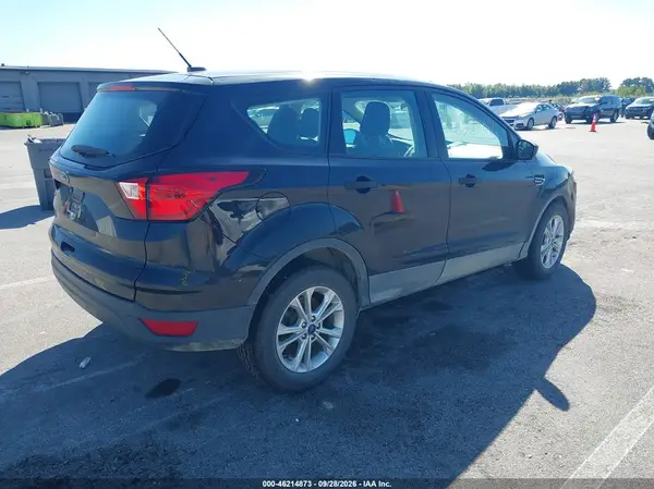 1FMCU0F73KUA44233 — 2019 Ford Escape, фото 4 с аукциона IAAI, Подтопление