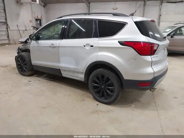 1FMCU9HD3KUA69687 — 2019 Ford Escape, фото 3 с аукциона IAAI, Передняя часть