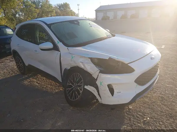 1FMCU0KZ5NUB89947 — 2022 Ford Escape, Передняя часть справа (Right Front), фото до ремонта