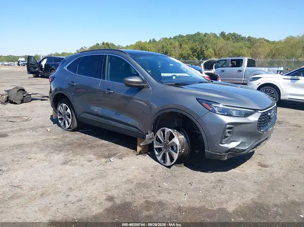 1FMCU9JZ3SUA27851 — 2025 Ford Escape, Передняя часть справа (Right Front), фото до ремонта