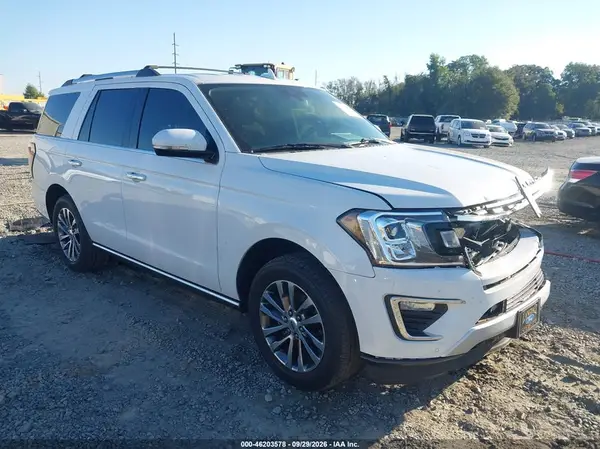 1FMJU2AT6JEA05460 — 2018 Ford Expedition, Передняя часть (Front End), фото до ремонта