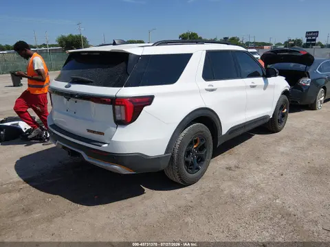 2026 Ford Explorer Tremor VIN 1FMWK8JC2TGA27056 фото 4