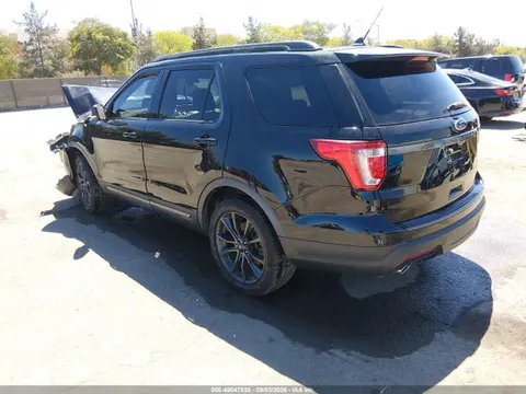 2019 Ford EXPLORER XLT VIN 1FM5K7D88KGA41796 фото 3
