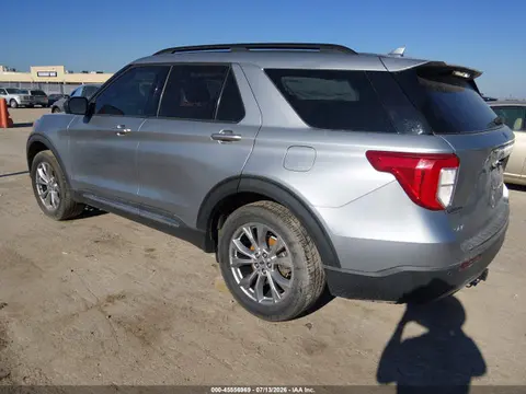 2020 Ford EXPLORER XLT VIN 1FMSK8DH9LGB37852 фото 3