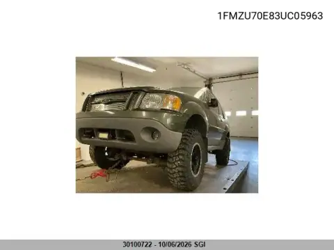 2003 Ford Explorer Sport VIN 1FMZU70E83UC05963 фото 2