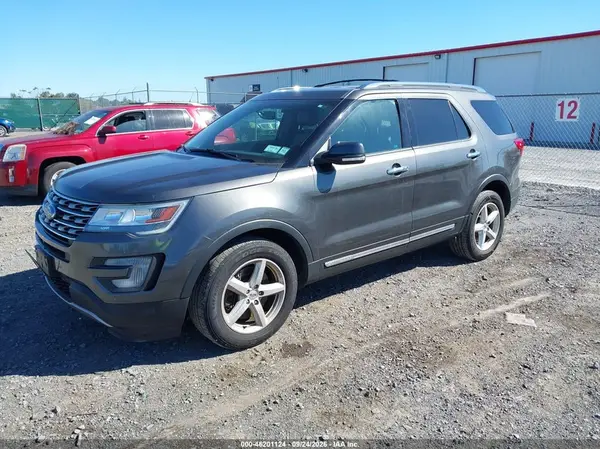 1FM5K8F8XHGC23415 — 2017 Ford Explorer, фото 2 с аукциона IAAI 13.10.2026, Естественный износ
