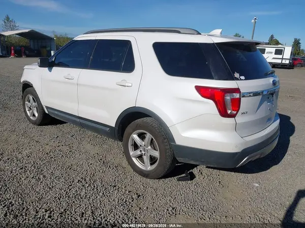1FM5K8DH5HGB07686 — 2017 Ford Explorer, фото 3 с аукциона IAAI, Передняя часть