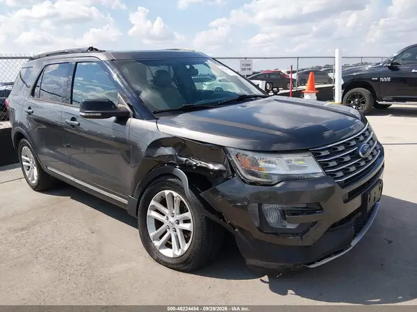1FM5K7D80HGD14254 — 2017 Ford Explorer, Передняя часть справа (Right Front), фото до ремонта