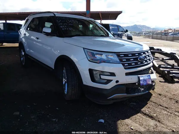 1FM5K8F80HGB00139 — 2017 Ford Explorer, Передняя часть слева (Left Front), фото до ремонта