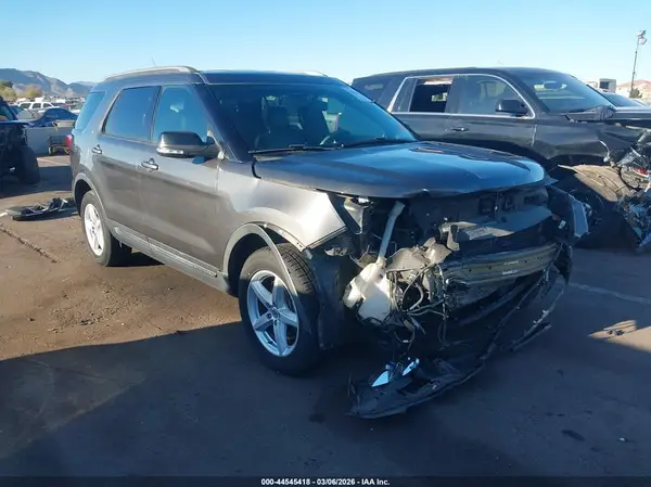 1FM5K7DH7JGB90375 Ford Explorer 2018 — повреждение Передняя часть справа, фото до ремонта