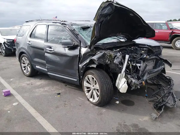 1FM5K7F81KGB43101 — 2019 Ford Explorer, Передняя часть (Front & Rear), фото до ремонта