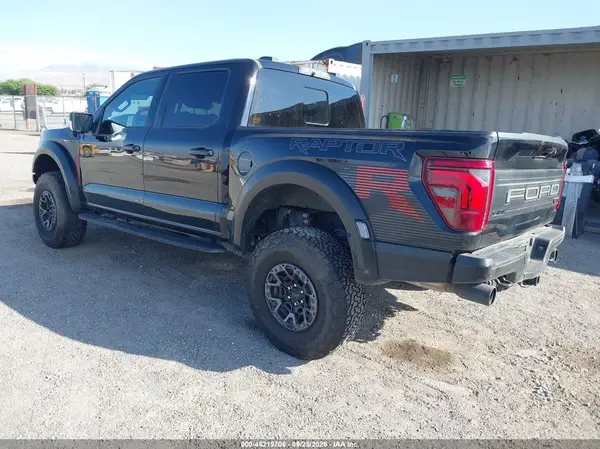 1FTFW1RJ3SFB32938 — 2025 Ford F-150, фото 2 с аукциона IAAI, Передняя часть справа