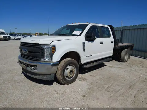2018 Ford F-350 Chassis Xl VIN 1FD8W3HTXJEB54278 фото 2