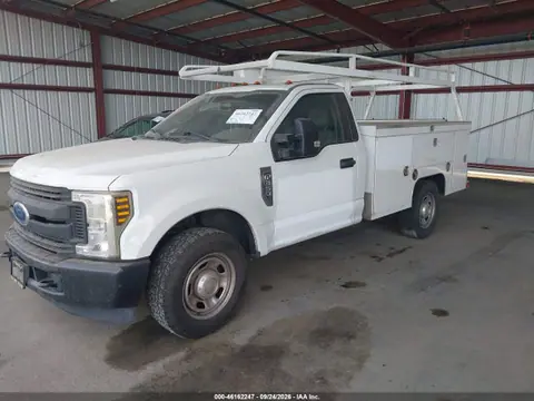 2019 Ford F-350 Chassis Xl VIN 1FDRF3E69KEG46613 фото 2