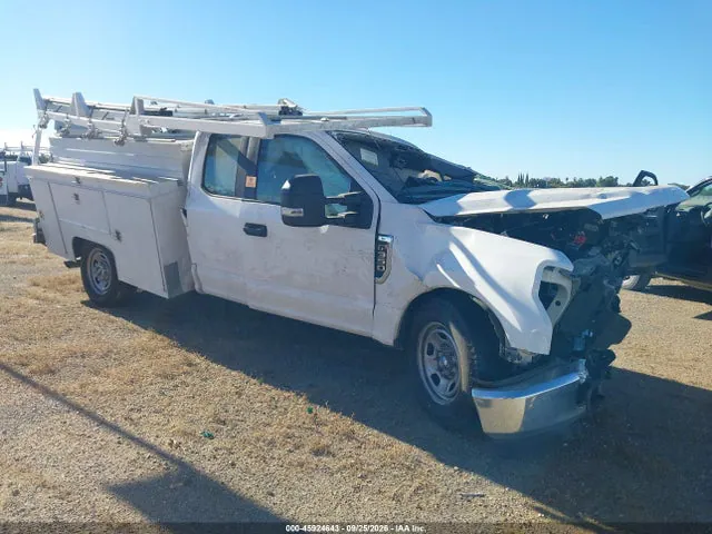 2022 Ford F-350 Chassis Xl VIN 1FD8X3E6XNED47516 фото 1