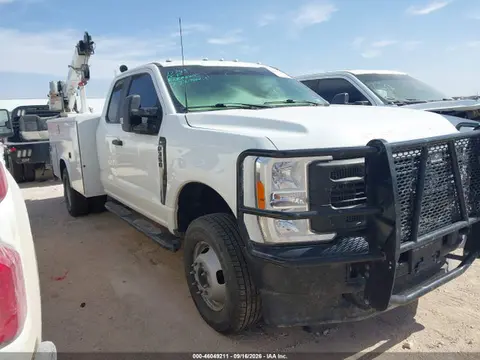 1FD8X3HN3PED03735 — 2023 Ford F-350 Chassis Xl, Left & Right Side, фото до ремонта