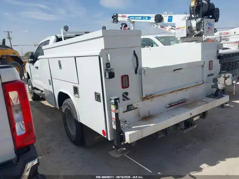 2023 Ford F-350 Chassis Xl VIN 1FD8X3HN3PED03735 фото 3