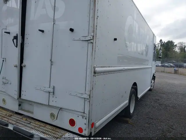 1F65F5KY1J0A05135 — 2018 Ford F-59 Commercial Stripped, фото 4 с аукциона IAAI 30.09.2026, Правый бок