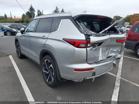 2023 Mitsubishi Outlander Le/Le Premium/Noir/Se/Sel VIN JA4J4UA88PZ613682 фото 3